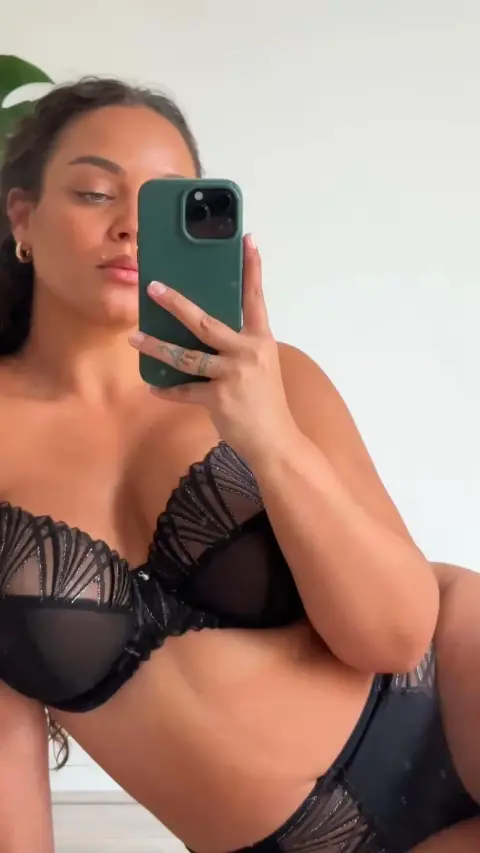 Elomi ad: Your new bra-drobe essential