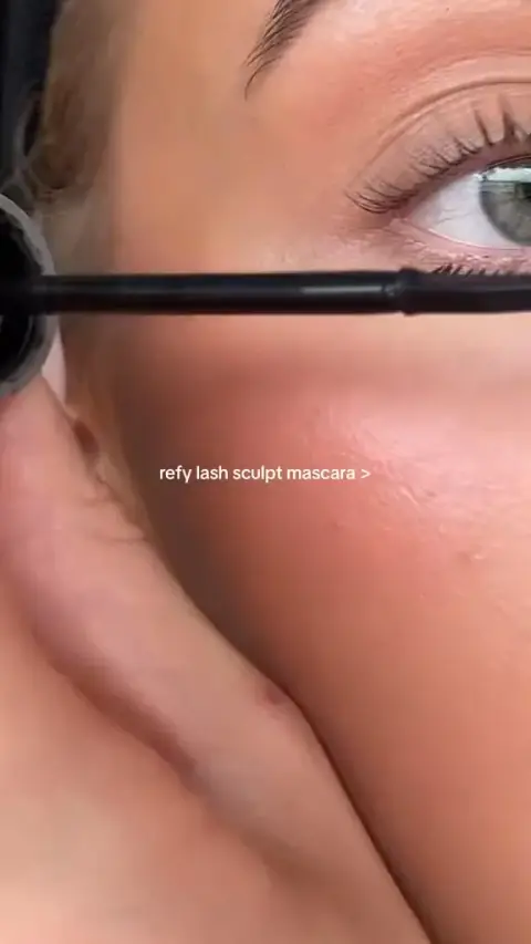 REFY ad: REFY Lash Sculpt. Separates, lifts & lengthens for up to 12 hours hold.