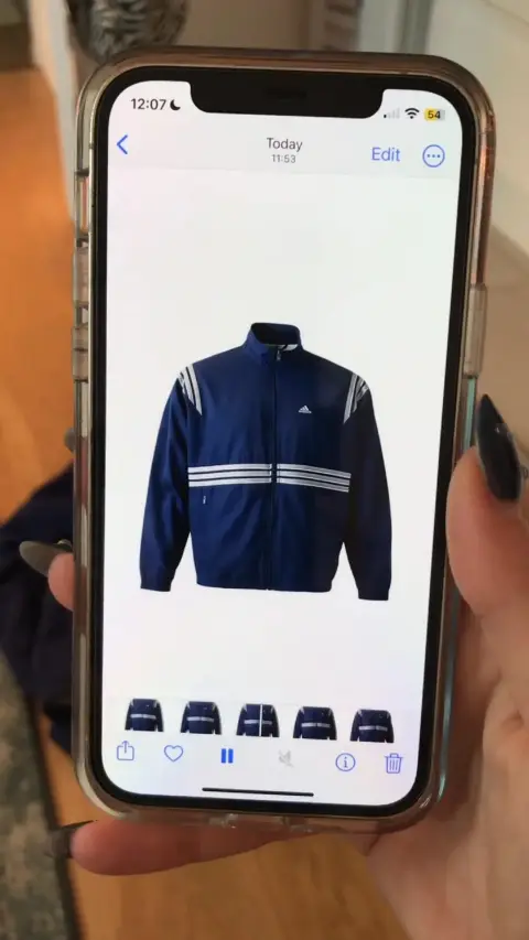 Photoroom ad: Turn any photo into AI Reel 🤩
