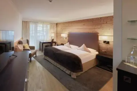 Heidi ad: Hotel Alpen Roc