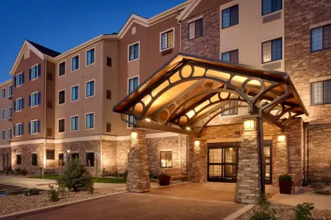 Hotels.com ad: Marriott's StreamSide Douglas at Vail