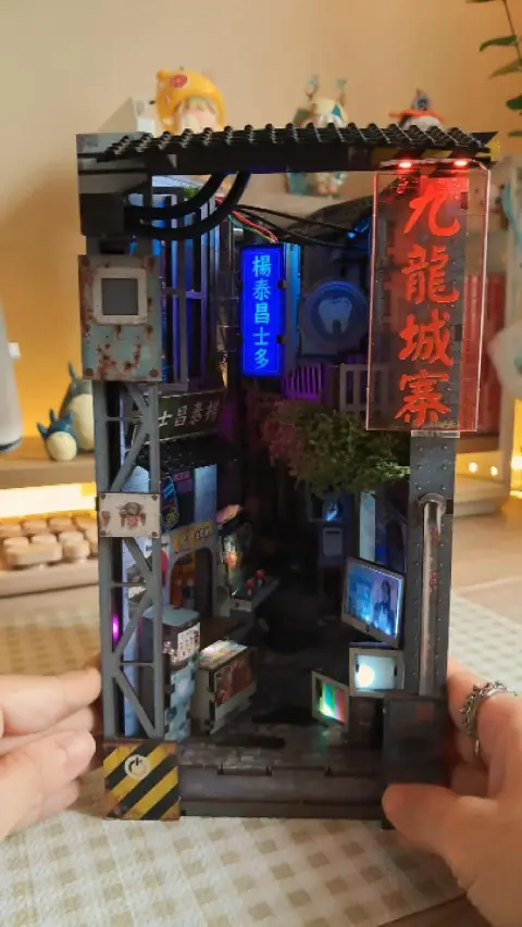 Anavrin ad: The Coolest Gift for Gamers & Cyberpunk Fans! 🎮