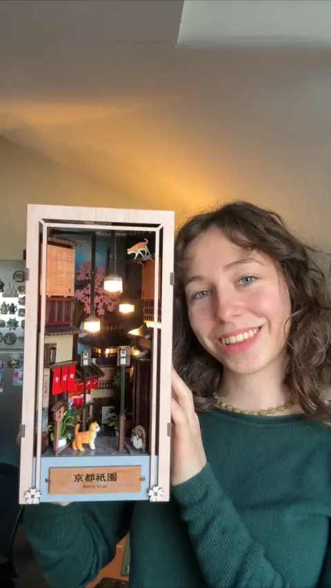 Anavrin ad: Kyoto Gion Book Nook
