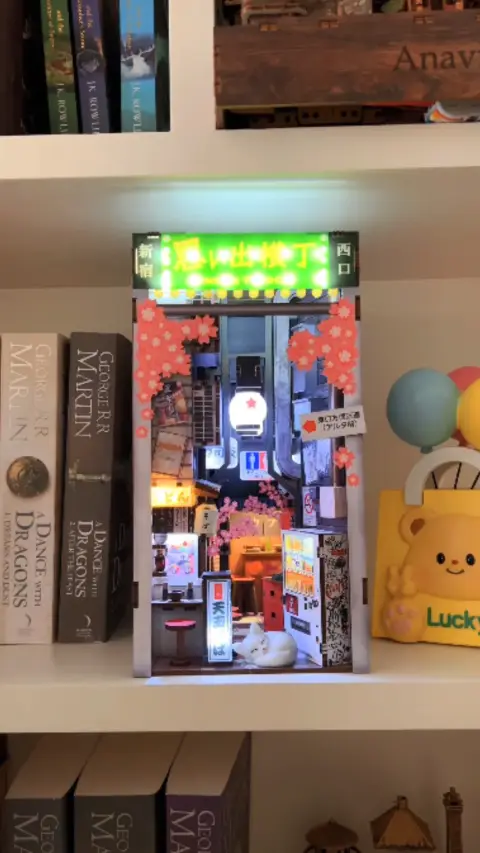 Anavrin ad: New: Omoide Yokocho DIY Book Nook