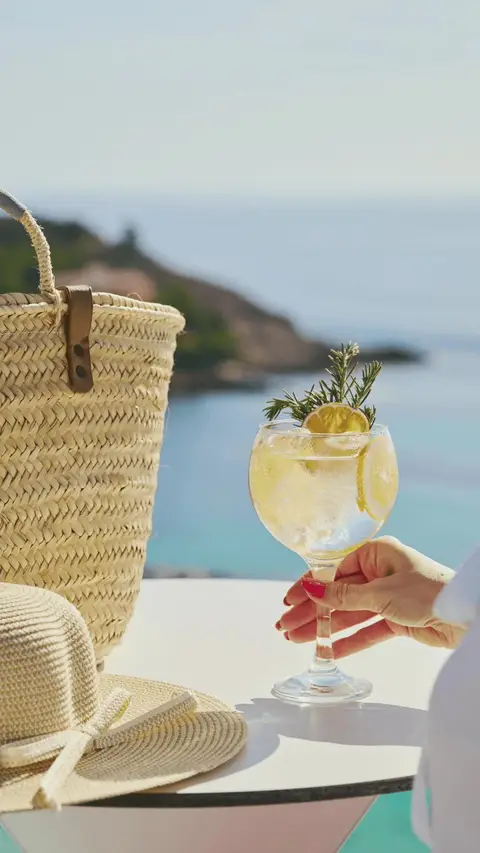 Alua Hotels & Resorts ad: 🌊 AluaSoul Carolina at Font de Sa Cala offers pure Mediterranean tranquility…
