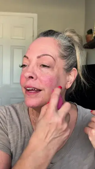 Smooche ad: The viral skin-tone adapting foundation