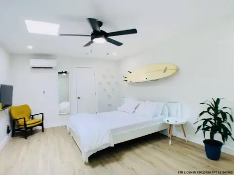 Booking.com ad: Capri Melody