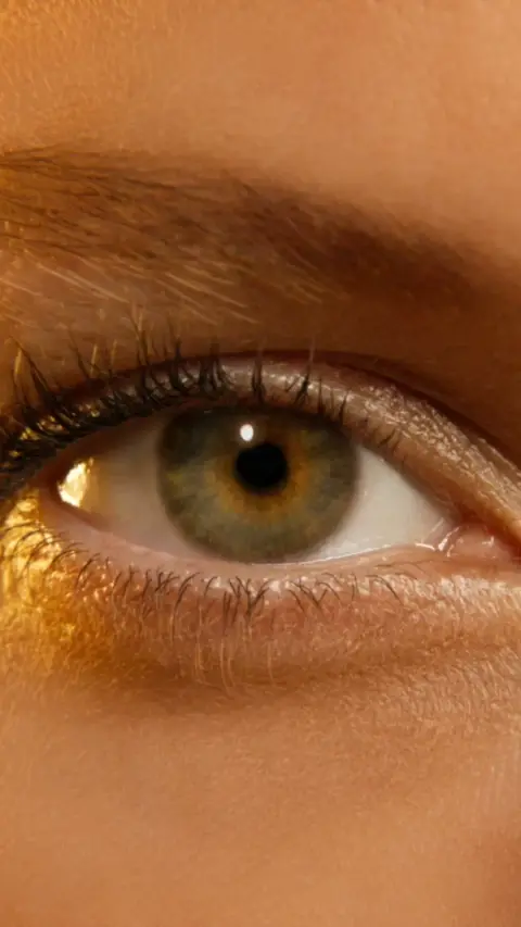 Clarins ad: NEW Double Serum Eye
