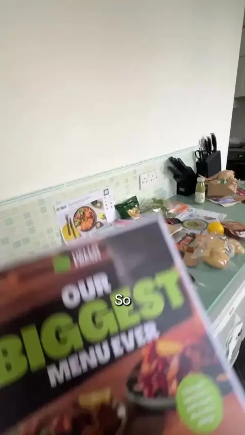 HelloFresh ad: Get 50% off your first box and Free Tefal Pan on Box 3