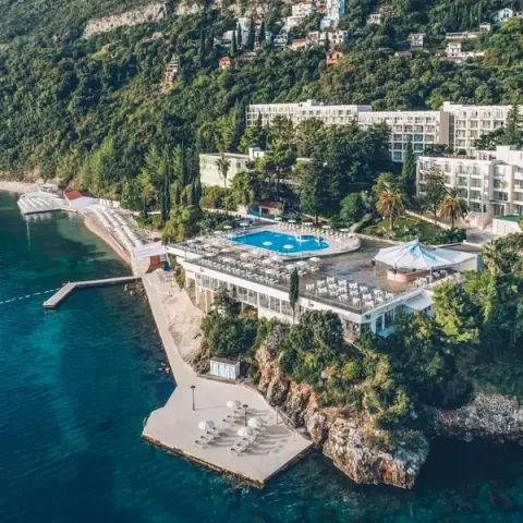 Iberostar Beachfront Resorts ad: Iberostar Waves Herceg Novi★ 4