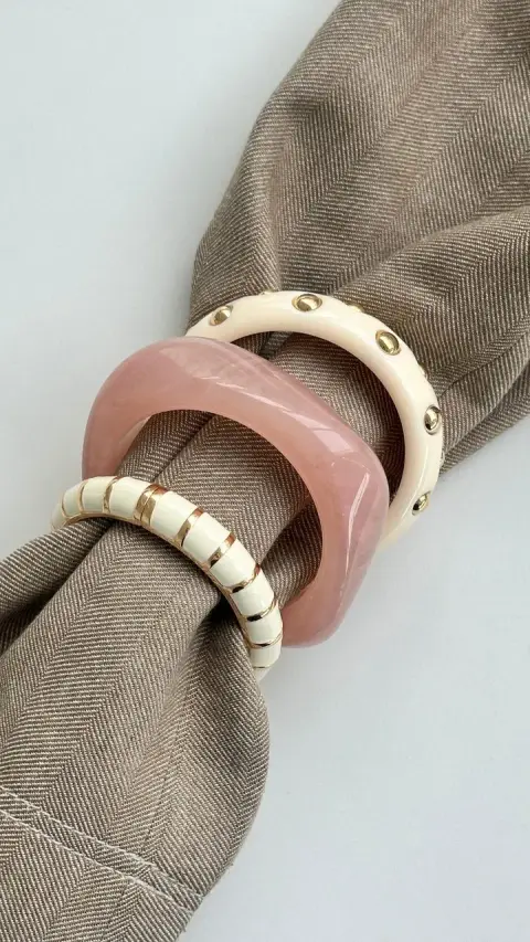 Lovisa ad: The only way to shop when your faves are up to 70% OFF in our Mid Season…
